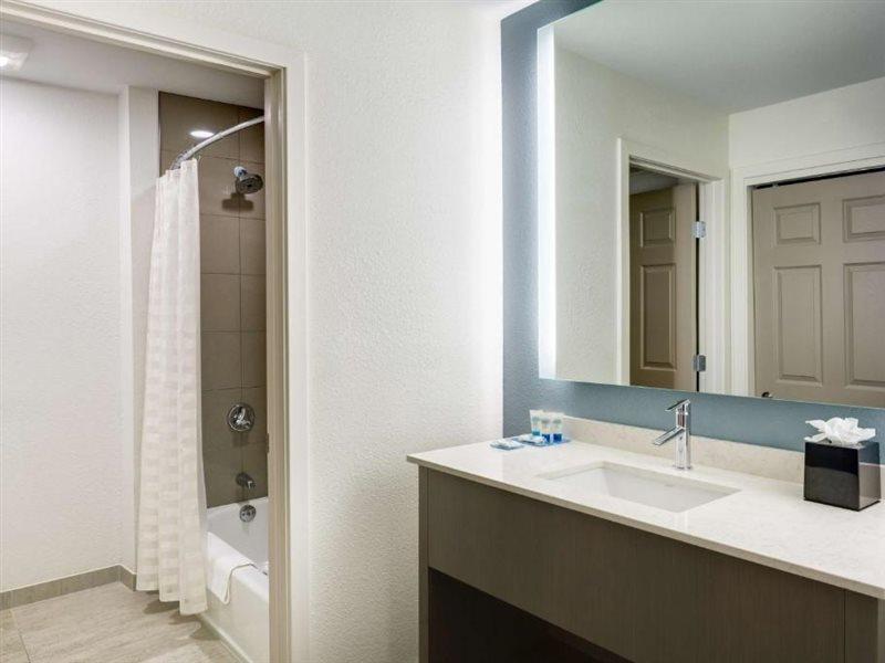 Hyatt House Boston Waltham Hotel Екстериор снимка