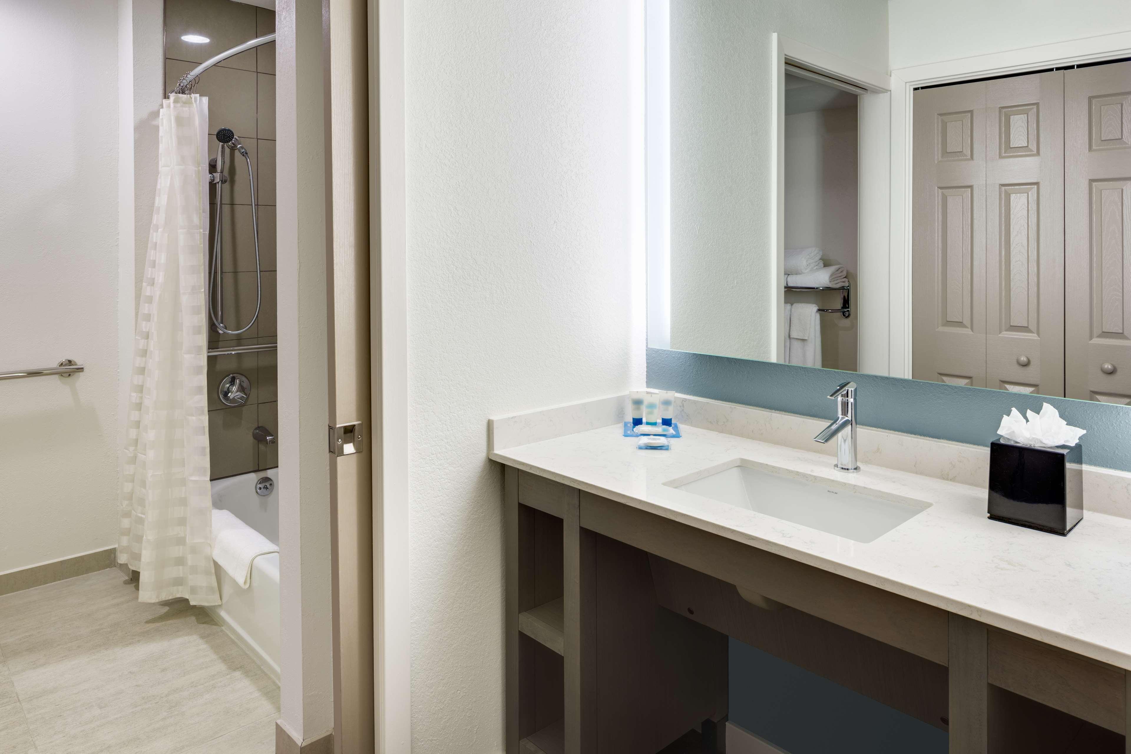 Hyatt House Boston Waltham Hotel Екстериор снимка