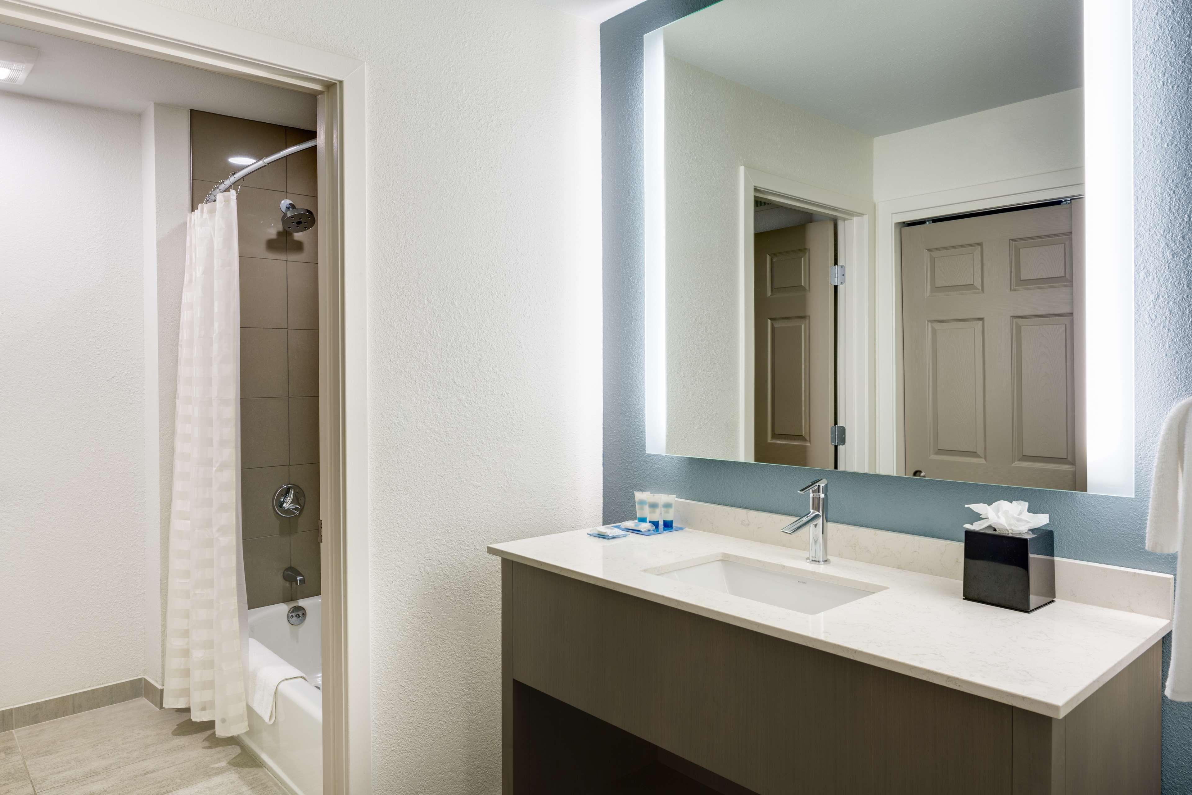 Hyatt House Boston Waltham Hotel Екстериор снимка