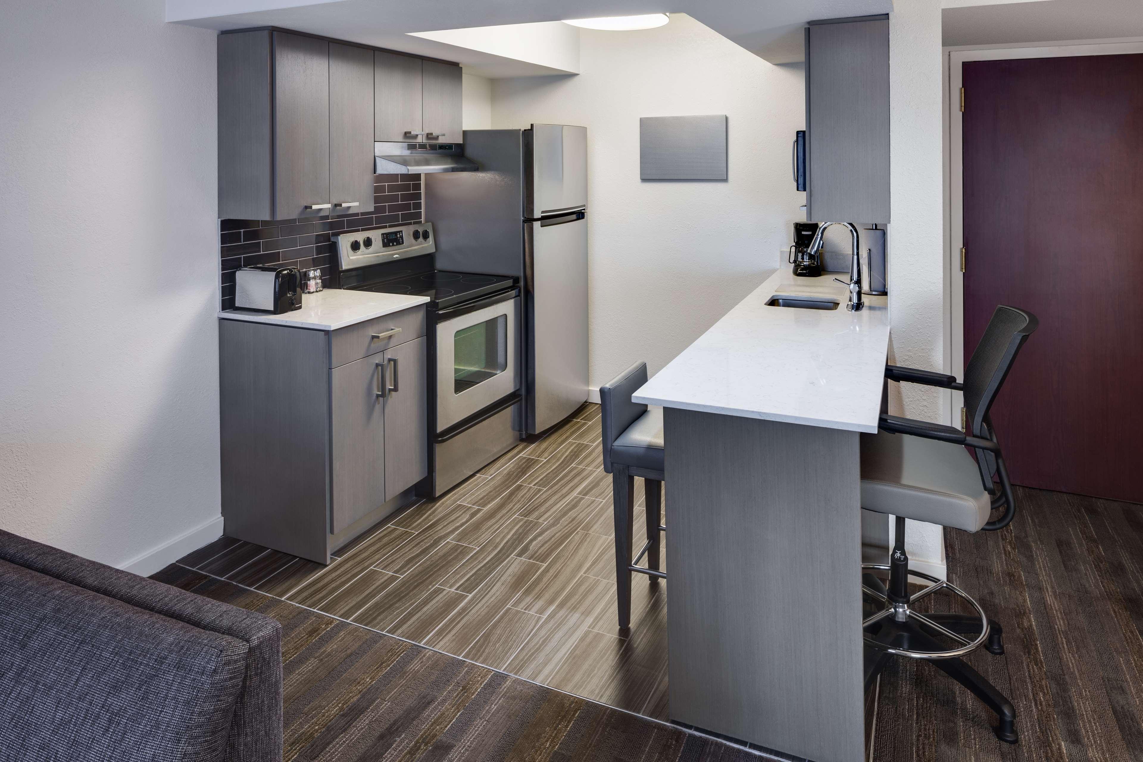 Hyatt House Boston Waltham Hotel Екстериор снимка